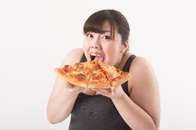 食欲が止まらない女性